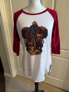 Universal Studios Harry Porter Gryffindor Raglan Tee - Size Large